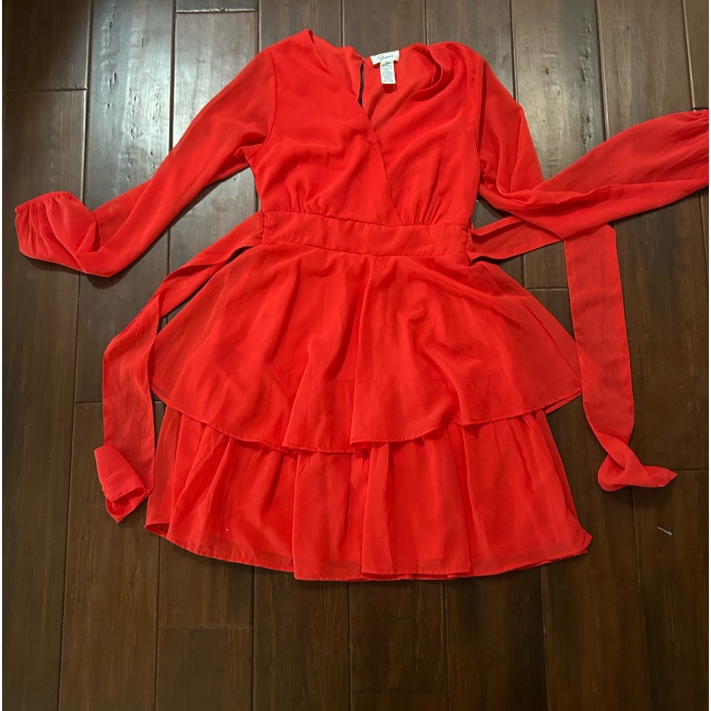 Long- sleeved red dress